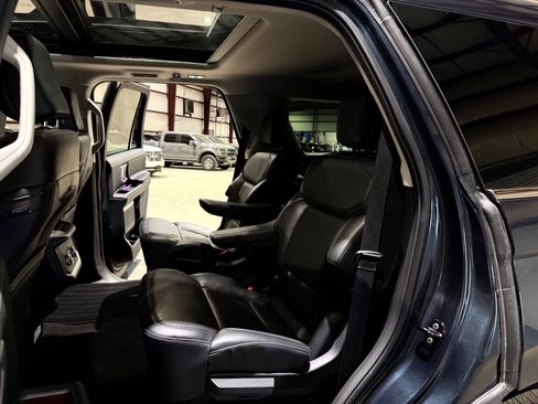 Used 2025 Ford Expedition Platinum AWD/4WD image 17
