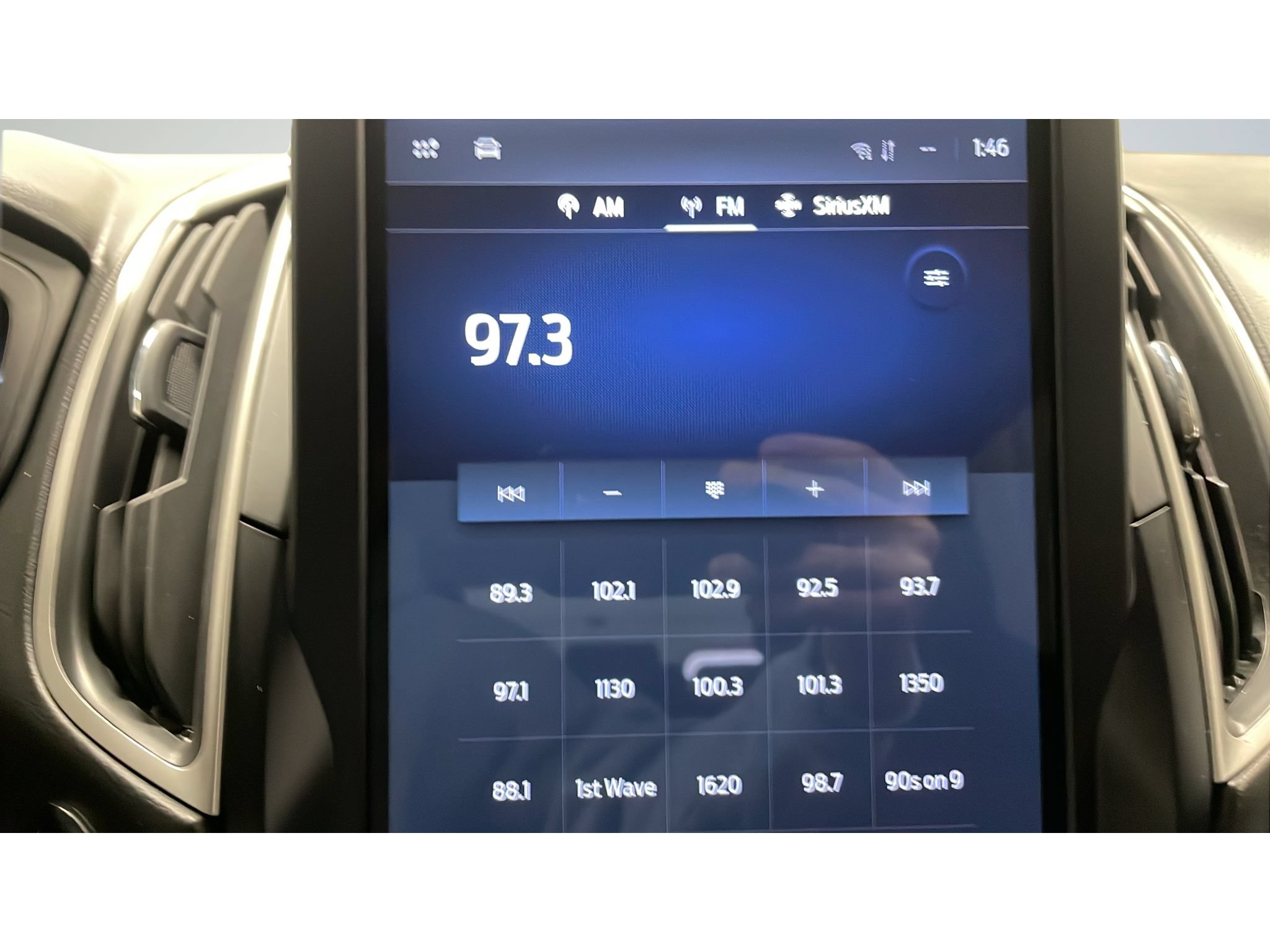 Used 2023 Ford Edge SEL AWD/4WD image 13
