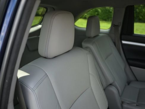 Used 2015 Toyota Highlander XLE AWD/4WD image 47