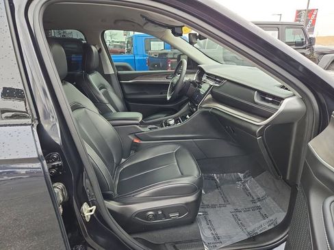 Used 2023 Jeep Grand Cherokee Limited image 28