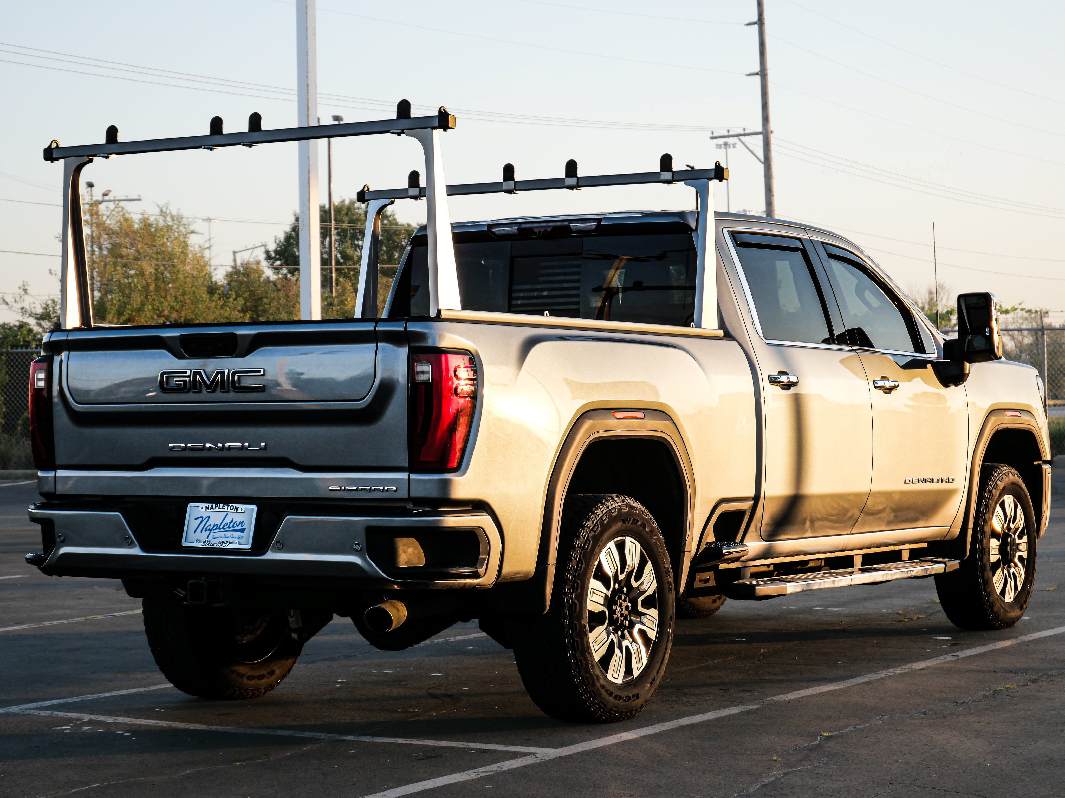 Used 2025 GMC Sierra 2500 Denali w/ Denali Reserve Package AWD/4WD image 7