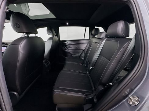 Used 2022 Volkswagen Tiguan SE R-Line image 25