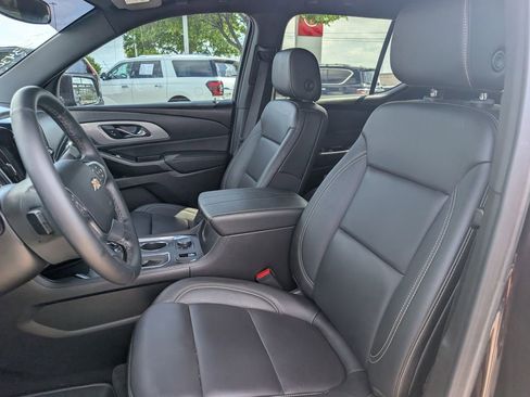 Used 2023 Chevrolet Traverse LT image 27