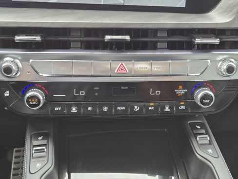 Used 2024 Kia Telluride SX Prestige X-Pro AWD/4WD image 19