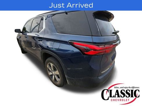 Used 2023 Chevrolet Traverse LT w/ LT Premium Package FWD image 9