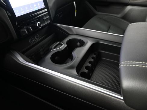 Used 2025 RAM 1500 Big Horn AWD/4WD image 32