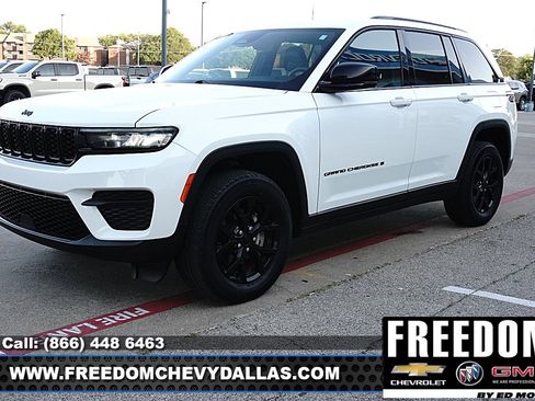Used 2024 Jeep Grand Cherokee Altitude RWD image 3