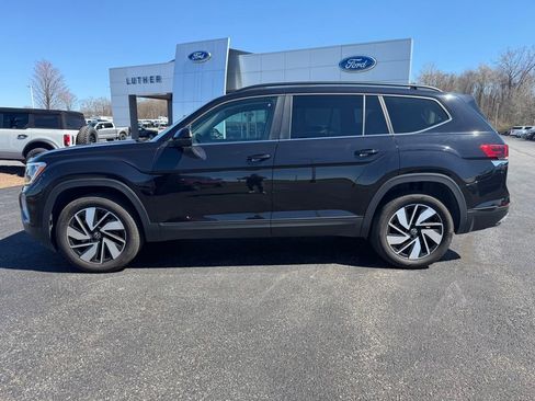 Used 2025 Volkswagen Atlas SE AWD/4WD image 2