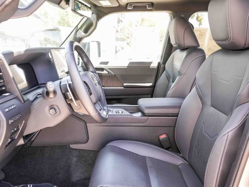 Used 2025 Lexus GX 550 AWD/4WD image 18