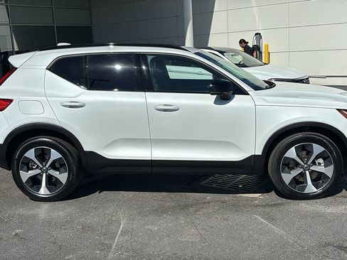 Certified 2026 Volvo XC40 B5 Plus AWD/4WD image 28