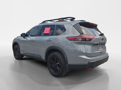 Used 2025 Nissan Rogue SV AWD/4WD image 3