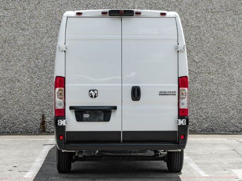 Used 2024 RAM ProMaster 2500 w/ Convenience Group FWD image 9