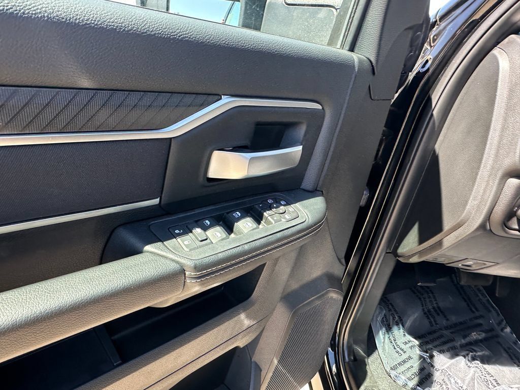 New 2026 RAM 2500 Big Horn AWD/4WD image 17