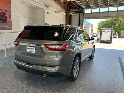 Used 2019 Chevrolet Traverse Premier w/ Driver Confidence II Package FWD image 11