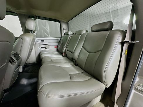 Used 2006 Chevrolet Silverado 2500 LT w/ Heavy-Duty Power Package image 23