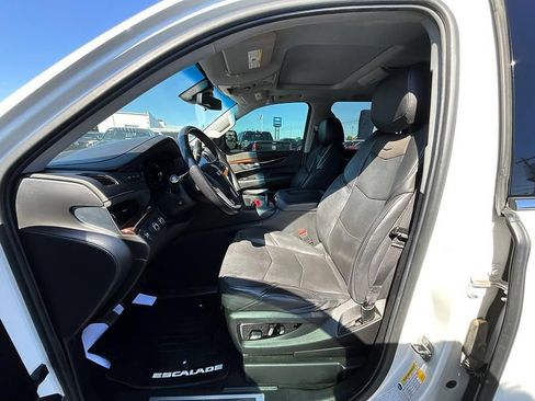 Used 2020 Cadillac Escalade Luxury AWD/4WD image 15