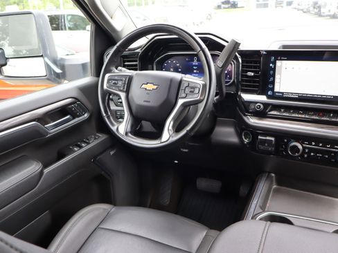 Used 2024 Chevrolet Silverado 3500 LTZ w/ LTZ Convenience Package AWD/4WD image 16