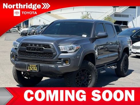 Used 2017 Toyota Tacoma TRD Off-Road w/ Premium & Technology Package AWD/4WD image 1