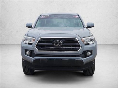 Used 2019 Toyota Tacoma SR5 AWD/4WD image 2