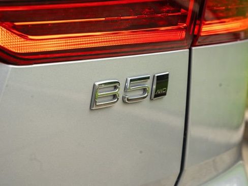 Used 2024 Volvo XC60 B5 Plus w/ Protection Package Premier AWD/4WD image 16
