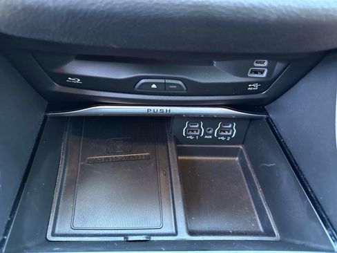 Used 2024 Chrysler Pacifica Pinnacle image 30