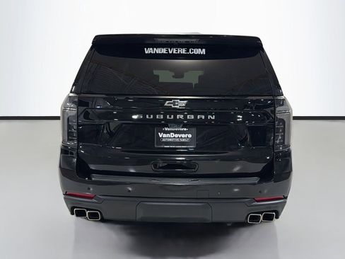 Used 2025 Chevrolet Suburban High Country AWD/4WD image 9