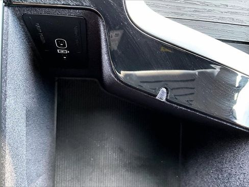 Used 2024 Volvo XC90 B6 Ultimate w/ Protection Package Premier image 16