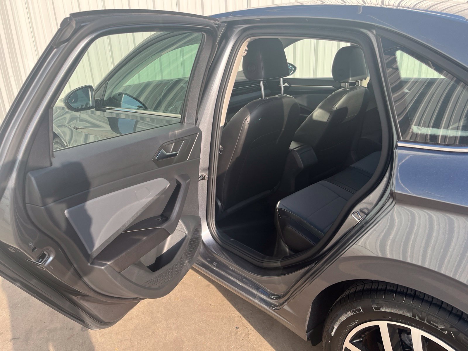 Used 2025 Volkswagen Jetta SE FWD image 12