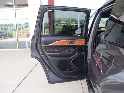 Used 2024 Jeep Grand Cherokee Summit AWD/4WD image 33