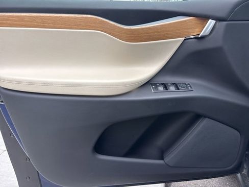 Used 2018 Tesla Model X 75D image 24