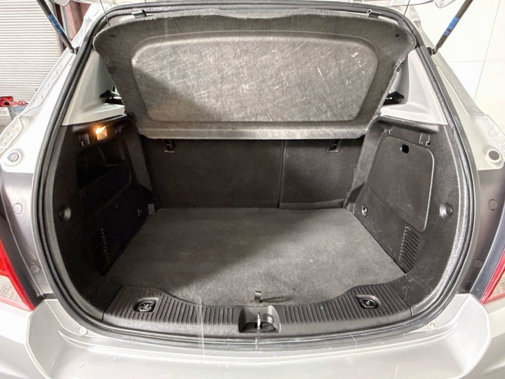 Used 2019 Chevrolet Trax LS FWD image 32