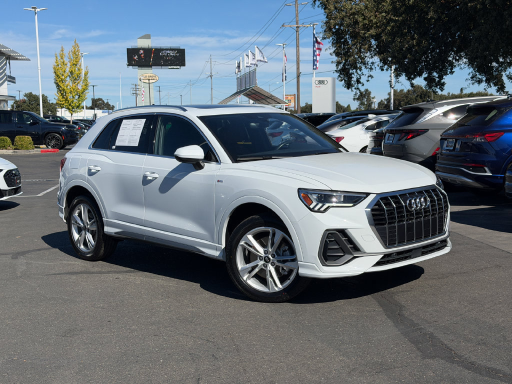 Used 2023 Audi Q3 2.0T Premium Plus w/ Premium Plus Package AWD/4WD image 3