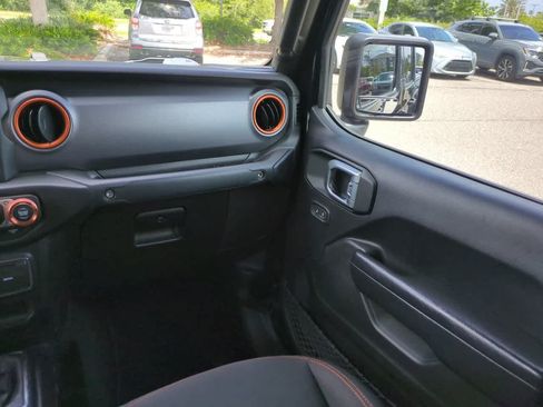 Used 2022 Jeep Gladiator Mojave AWD/4WD image 16