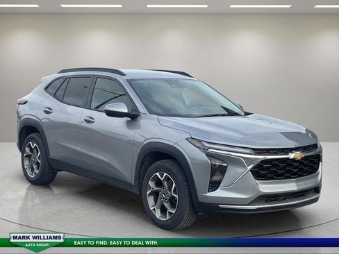 Used 2024 Chevrolet Trax LT w/ Driver Confidence Package image 1