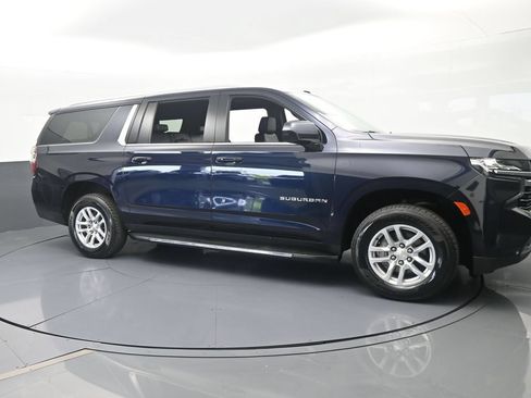 Used 2024 Chevrolet Suburban LT AWD/4WD image 8