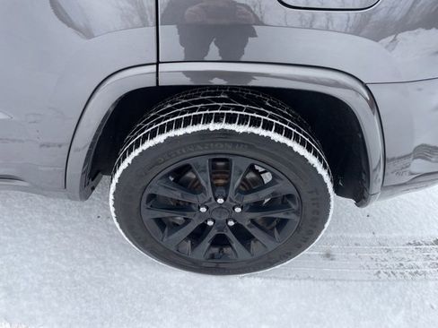 Used 2018 Jeep Grand Cherokee Altitude image 27