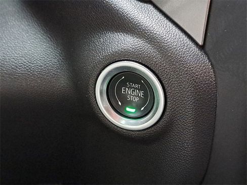 Used 2025 Chevrolet Silverado 1500 Custom image 25