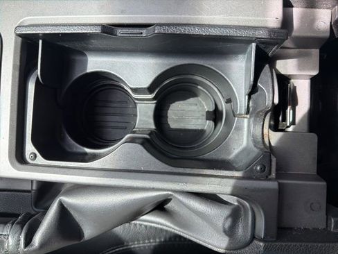 Used 2010 Ford Mustang Premium image 24