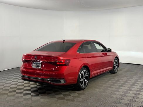 Used 2025 Volkswagen Jetta SEL image 8