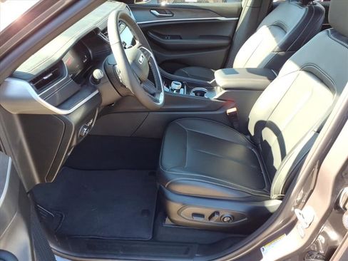 New 2025 Jeep Grand Cherokee Limited image 6