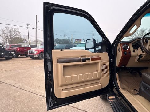 Used 2015 Ford F250 King Ranch w/ FX4 Off-Road Package image 9