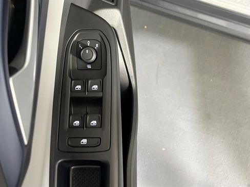 Used 2022 Volkswagen Taos SE image 15