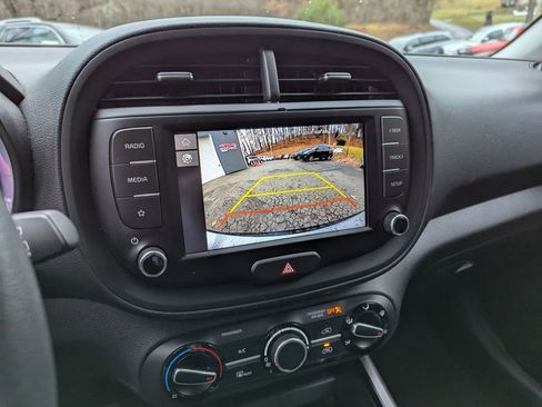 Used 2024 Kia Soul LX w/ Option Group 015 FWD image 12