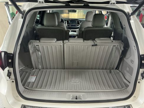 Used 2017 Toyota Highlander XLE AWD/4WD image 15