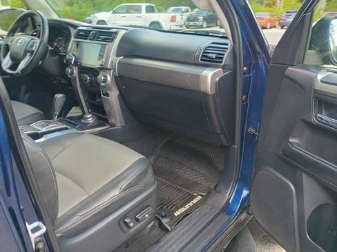 Used 2020 Toyota 4Runner SR5 Premium w/ Moonroof Package AWD/4WD image 14