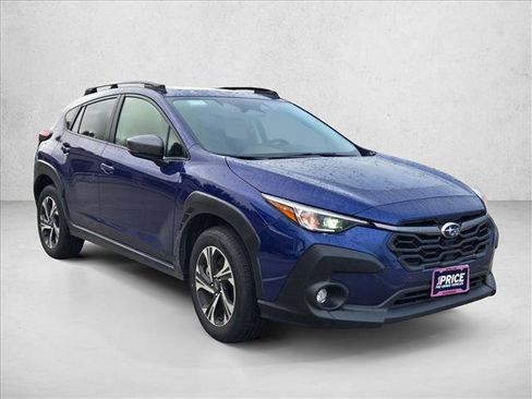 Used 2025 Subaru Crosstrek 2.0i Premium image 3