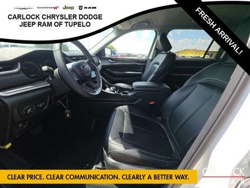 Used 2023 Jeep Grand Cherokee L Limited AWD/4WD image 6