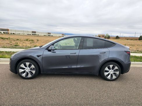 Used 2023 Tesla Model Y Long Range AWD/4WD image 2
