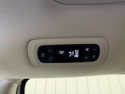 Used 2023 Chrysler Pacifica Touring-L FWD image 38