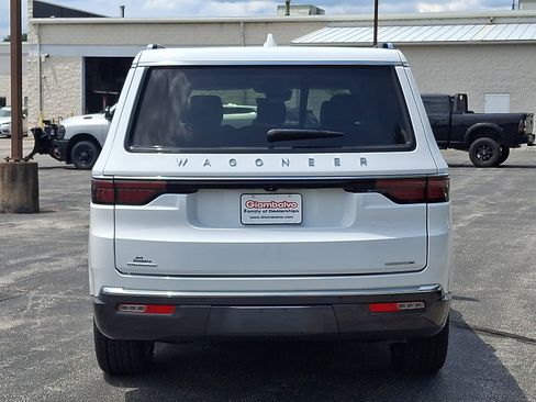 Used 2022 Jeep Wagoneer Series II w/ Premium Group I AWD/4WD image 4